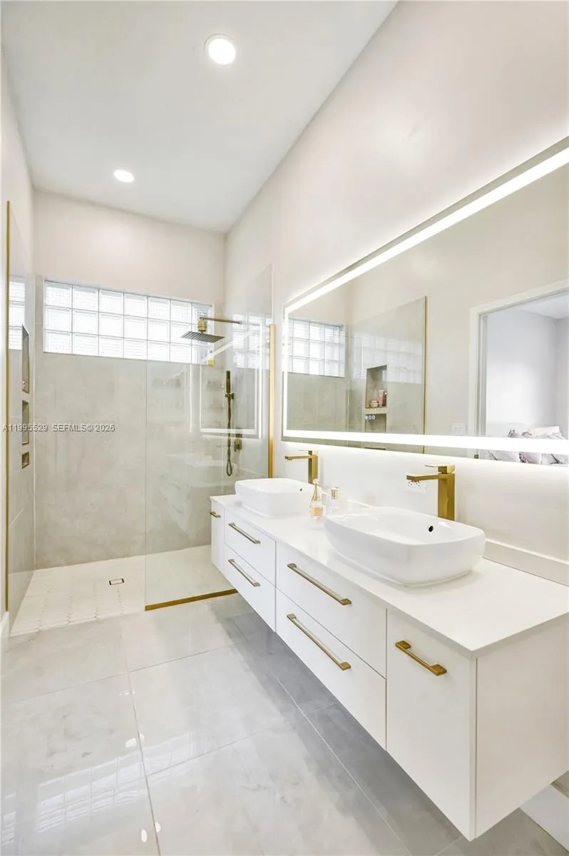 6928 Nw 33rd St, Margate, Florida 33063, Margate, Florida 33063, 2 Bedrooms Bedrooms, ,2 BathroomsBathrooms,Residential Lease,For Rent,6928 Nw 33rd St, Margate, Florida 33063,A11995529