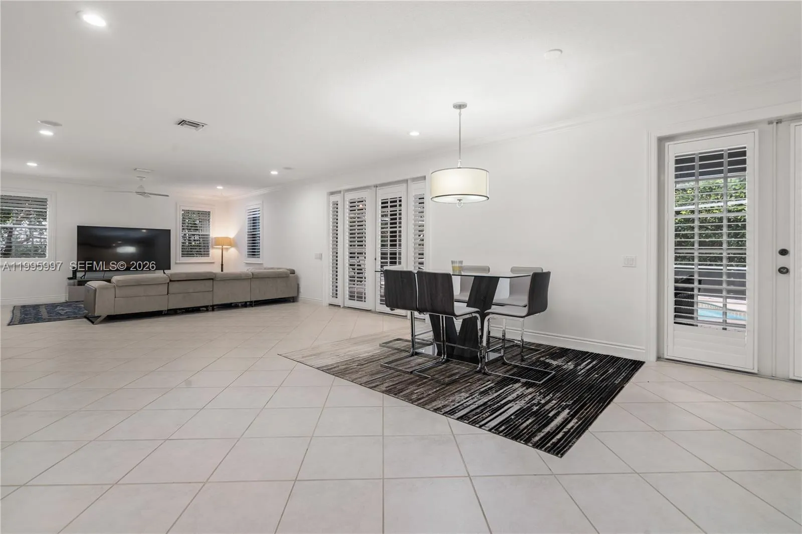 Open floor plan great for entertaining or relaxing