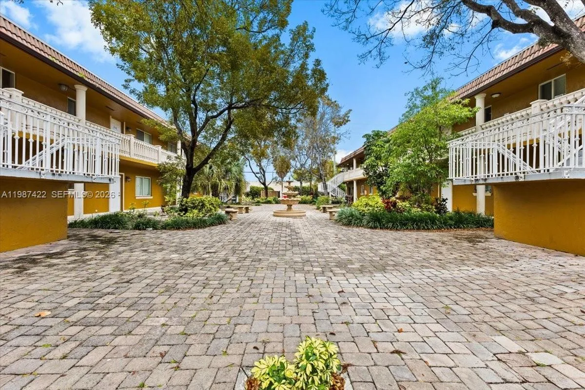 2323 Van Buren St 208, Hollywood, Florida 33020, Hollywood, Florida 33020, 2 Bedrooms Bedrooms, ,2 BathroomsBathrooms,Residential,For Sale,2323 Van Buren St 208, Hollywood, Florida 33020,A11987422