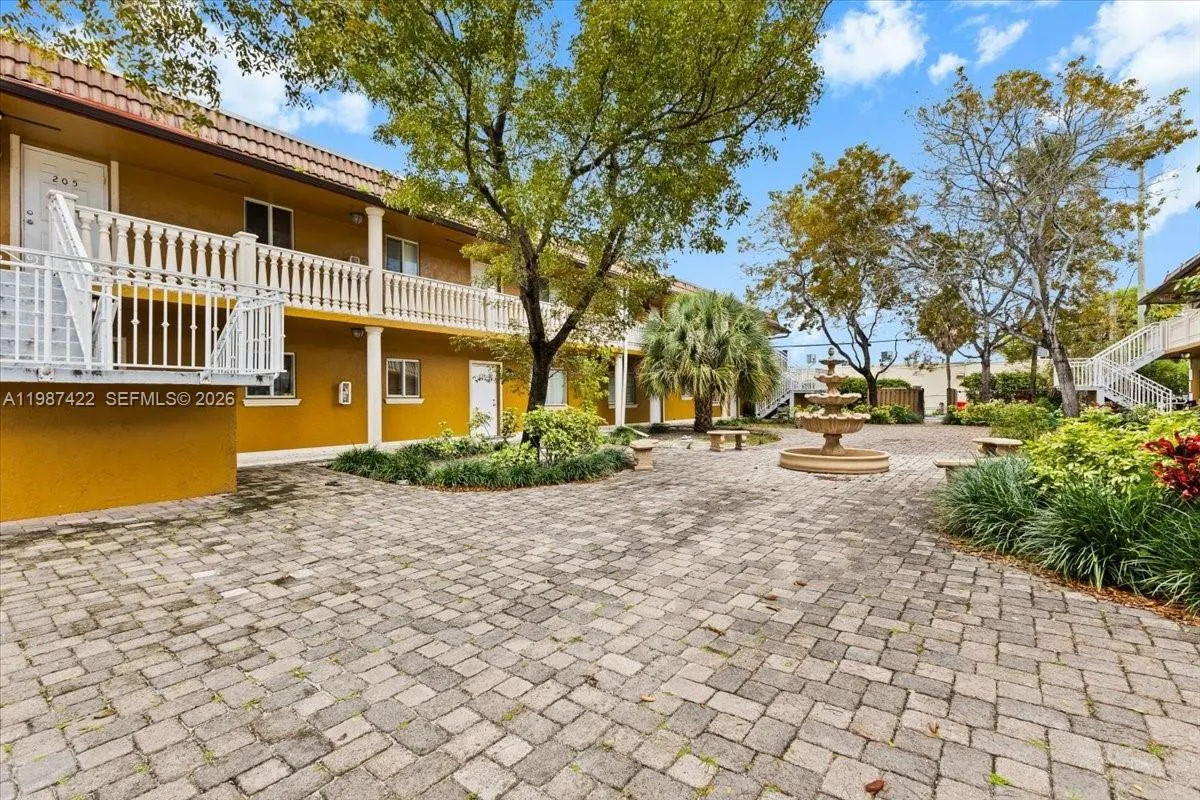 2323 Van Buren St 208, Hollywood, Florida 33020, Hollywood, Florida 33020, 2 Bedrooms Bedrooms, ,2 BathroomsBathrooms,Residential,For Sale,2323 Van Buren St 208, Hollywood, Florida 33020,A11987422
