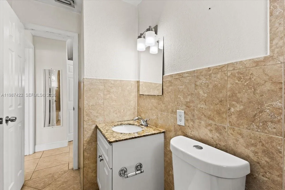 2323 Van Buren St 208, Hollywood, Florida 33020, Hollywood, Florida 33020, 2 Bedrooms Bedrooms, ,2 BathroomsBathrooms,Residential,For Sale,2323 Van Buren St 208, Hollywood, Florida 33020,A11987422