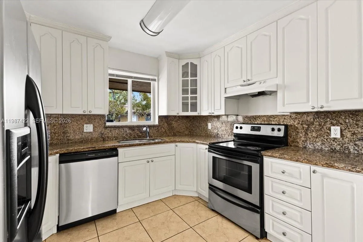 2323 Van Buren St 208, Hollywood, Florida 33020, Hollywood, Florida 33020, 2 Bedrooms Bedrooms, ,2 BathroomsBathrooms,Residential,For Sale,2323 Van Buren St 208, Hollywood, Florida 33020,A11987422