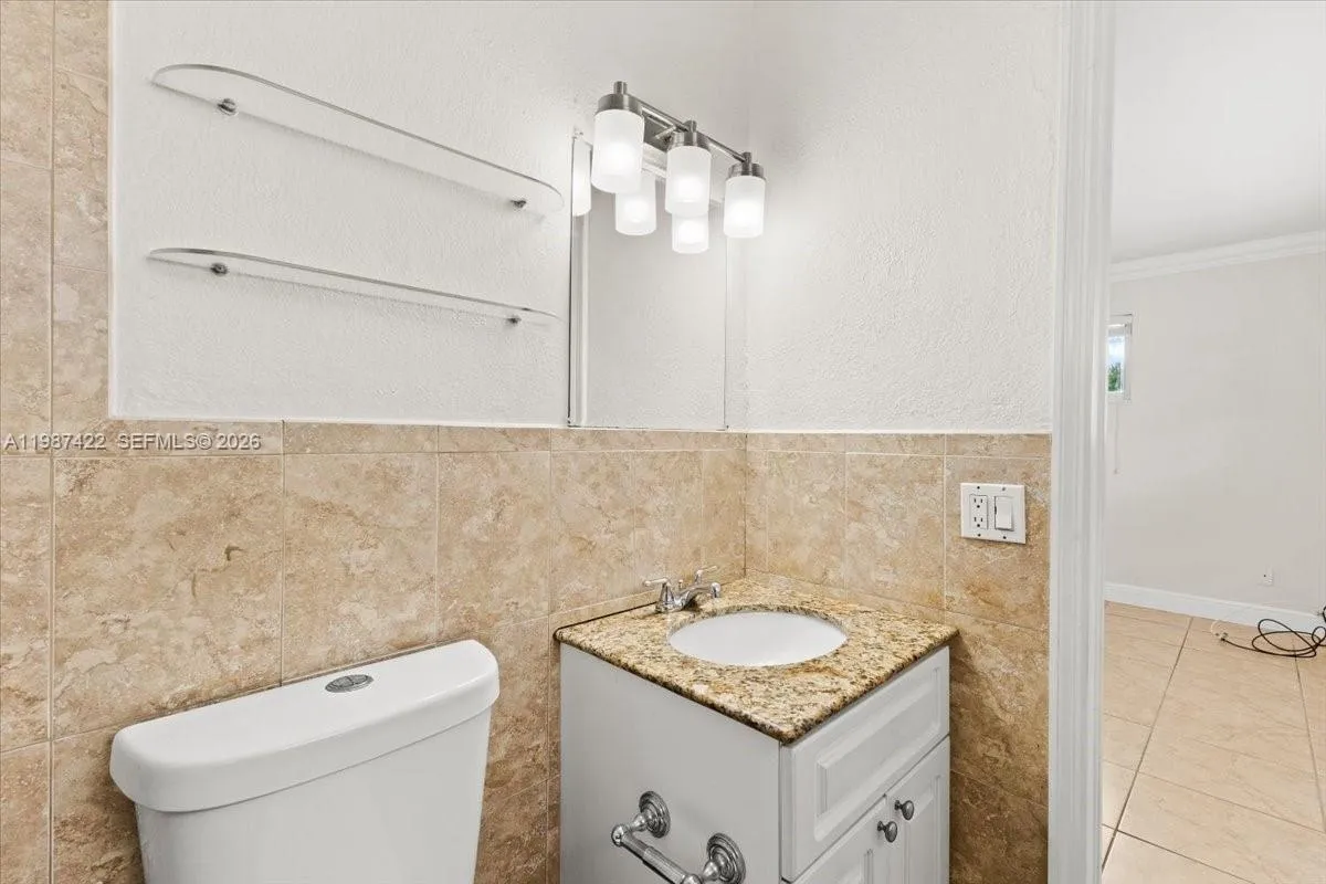 2323 Van Buren St 208, Hollywood, Florida 33020, Hollywood, Florida 33020, 2 Bedrooms Bedrooms, ,2 BathroomsBathrooms,Residential,For Sale,2323 Van Buren St 208, Hollywood, Florida 33020,A11987422