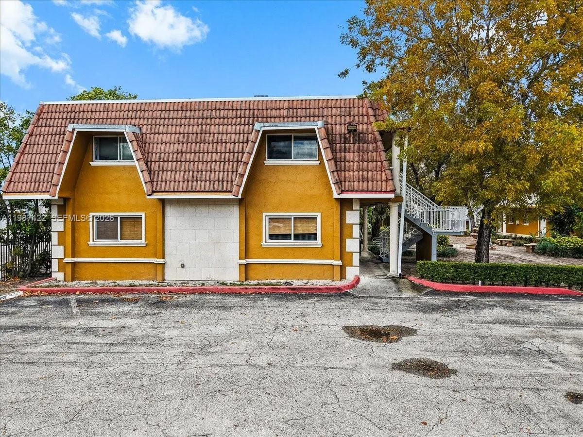 2323 Van Buren St 208, Hollywood, Florida 33020, Hollywood, Florida 33020, 2 Bedrooms Bedrooms, ,2 BathroomsBathrooms,Residential,For Sale,2323 Van Buren St 208, Hollywood, Florida 33020,A11987422