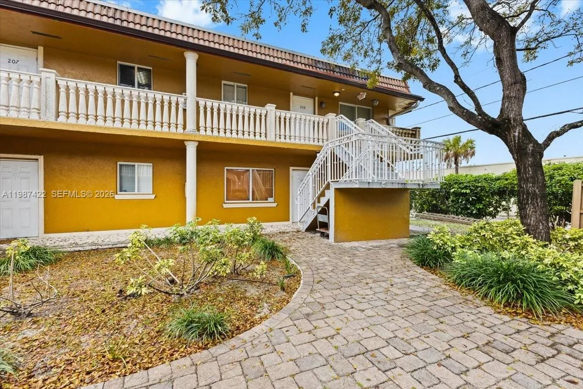 2323 Van Buren St 208, Hollywood, Florida 33020, Hollywood, Florida 33020, 2 Bedrooms Bedrooms, ,2 BathroomsBathrooms,Residential,For Sale,2323 Van Buren St 208, Hollywood, Florida 33020,A11987422