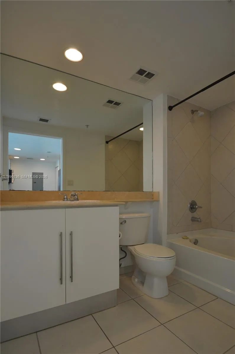 325 S Biscayne Blvd 2320, Miami, Florida 33131, Miami, Florida 33131, 1 Bedroom Bedrooms, ,1 BathroomBathrooms,Residential Lease,For Rent,325 S Biscayne Blvd 2320, Miami, Florida 33131,A11996136