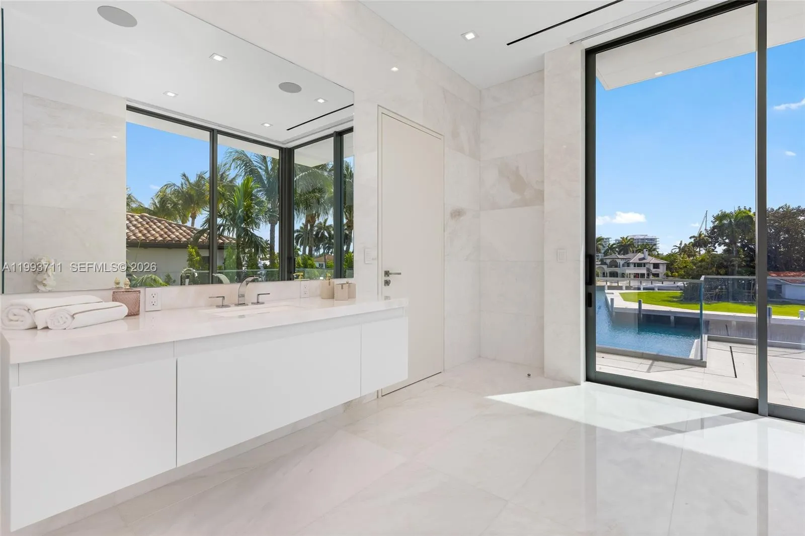 2560 Del Lago Dr, Fort Lauderdale, Florida 33316, Fort Lauderdale, Florida 33316, 6 Bedrooms Bedrooms, ,7 BathroomsBathrooms,Residential,For Sale,2560 Del Lago Dr, Fort Lauderdale, Florida 33316,A11993711