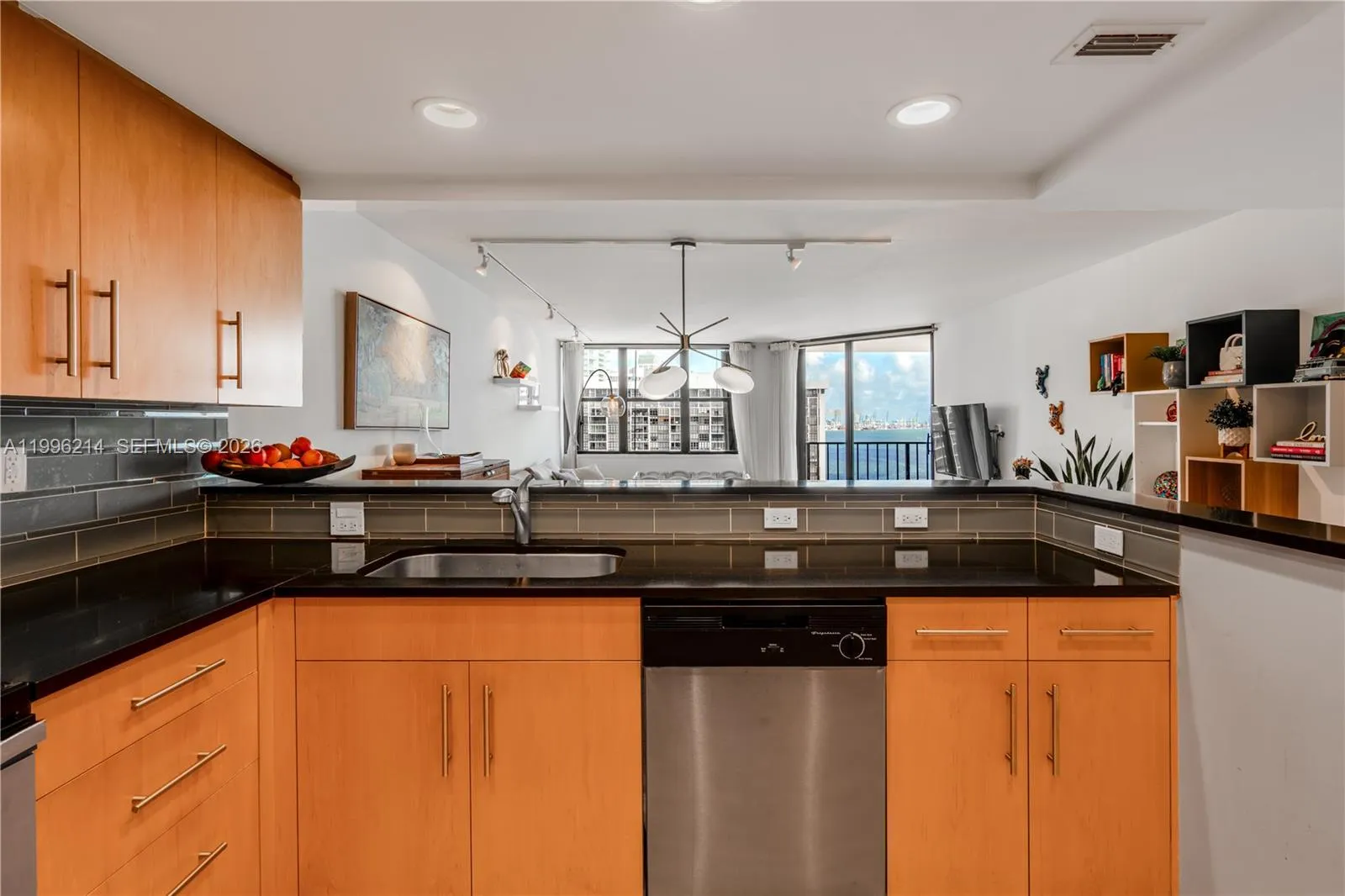 1925 Brickell Ave D2006, Miami, Florida 33129, Miami, Florida 33129, 2 Bedrooms Bedrooms, ,2 BathroomsBathrooms,Residential Lease,For Rent,1925 Brickell Ave D2006, Miami, Florida 33129,A11996214