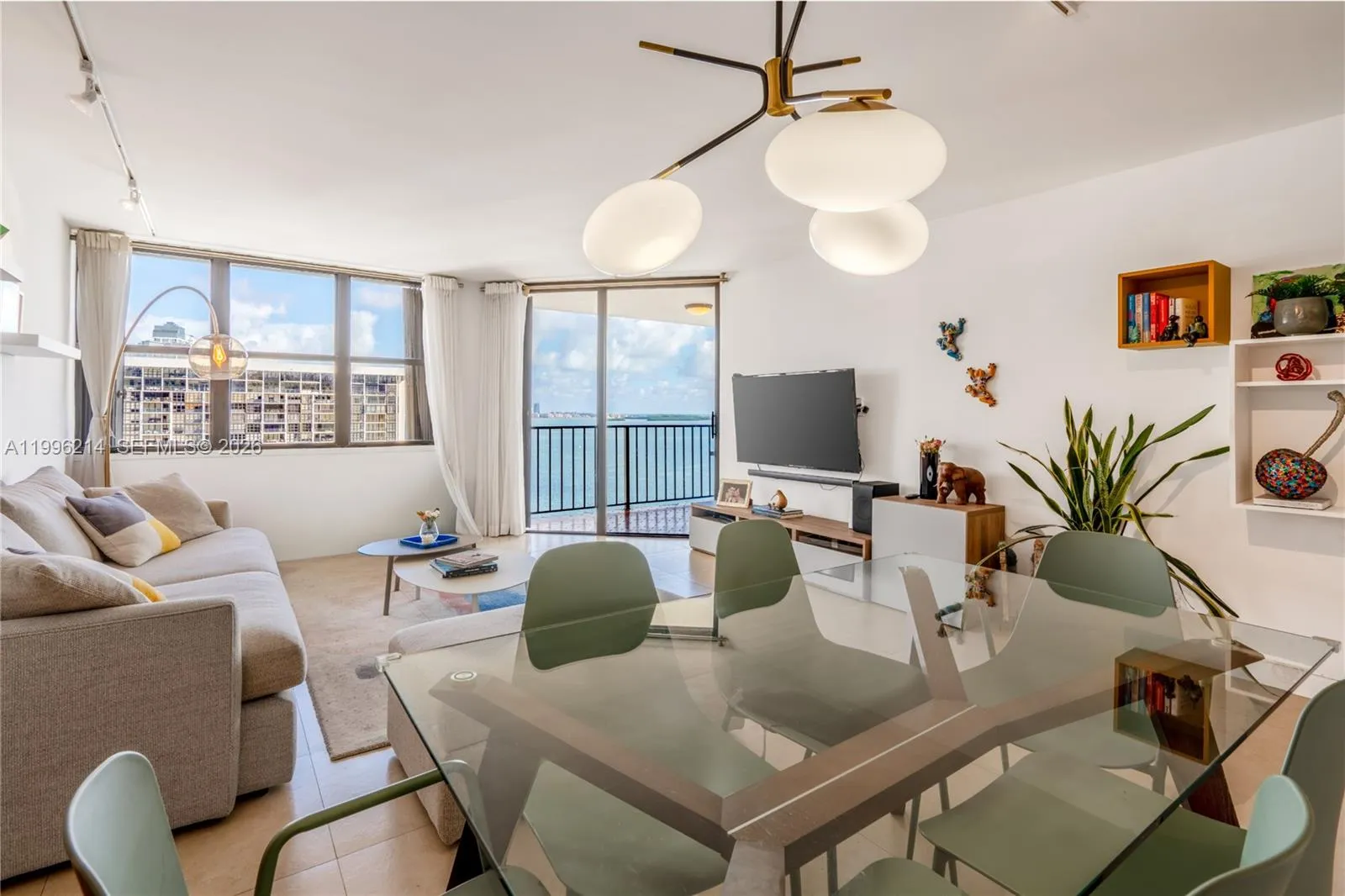 1925 Brickell Ave D2006, Miami, Florida 33129, Miami, Florida 33129, 2 Bedrooms Bedrooms, ,2 BathroomsBathrooms,Residential Lease,For Rent,1925 Brickell Ave D2006, Miami, Florida 33129,A11996214