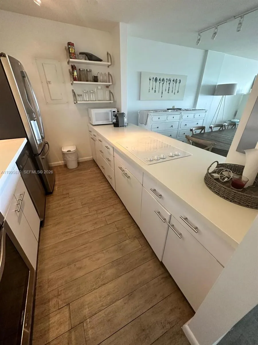 Key Biscayne, Florida 33149, 1 Bedroom Bedrooms, ,2 BathroomsBathrooms,Residential Lease,For Rent,A11995879
