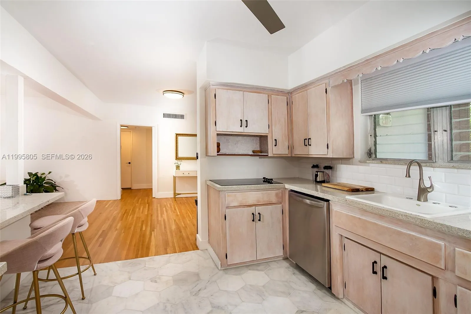 10081 W Bay Harbor Dr 4, Bay Harbor Islands, Flori, Bay Harbor Islands, Florida 33154, 2 Bedrooms Bedrooms, ,2 BathroomsBathrooms,Residential Lease,For Rent,10081 W Bay Harbor Dr 4, Bay Harbor Islands, Flori,A11995805