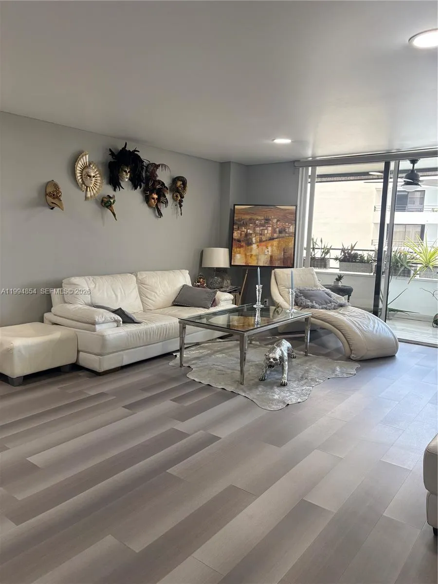 Hallandale Beach, Florida 33009, 2 Bedrooms Bedrooms, ,2 BathroomsBathrooms,Residential,For Sale,A11994854