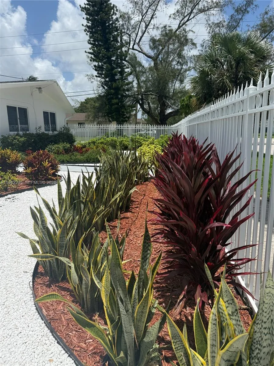 1300 Ne 110th St 8, Miami, Florida 33161, Miami, Florida 33161, 1 Bedroom Bedrooms, ,1 BathroomBathrooms,Residential Lease,For Rent,1300 Ne 110th St 8, Miami, Florida 33161,A11982295