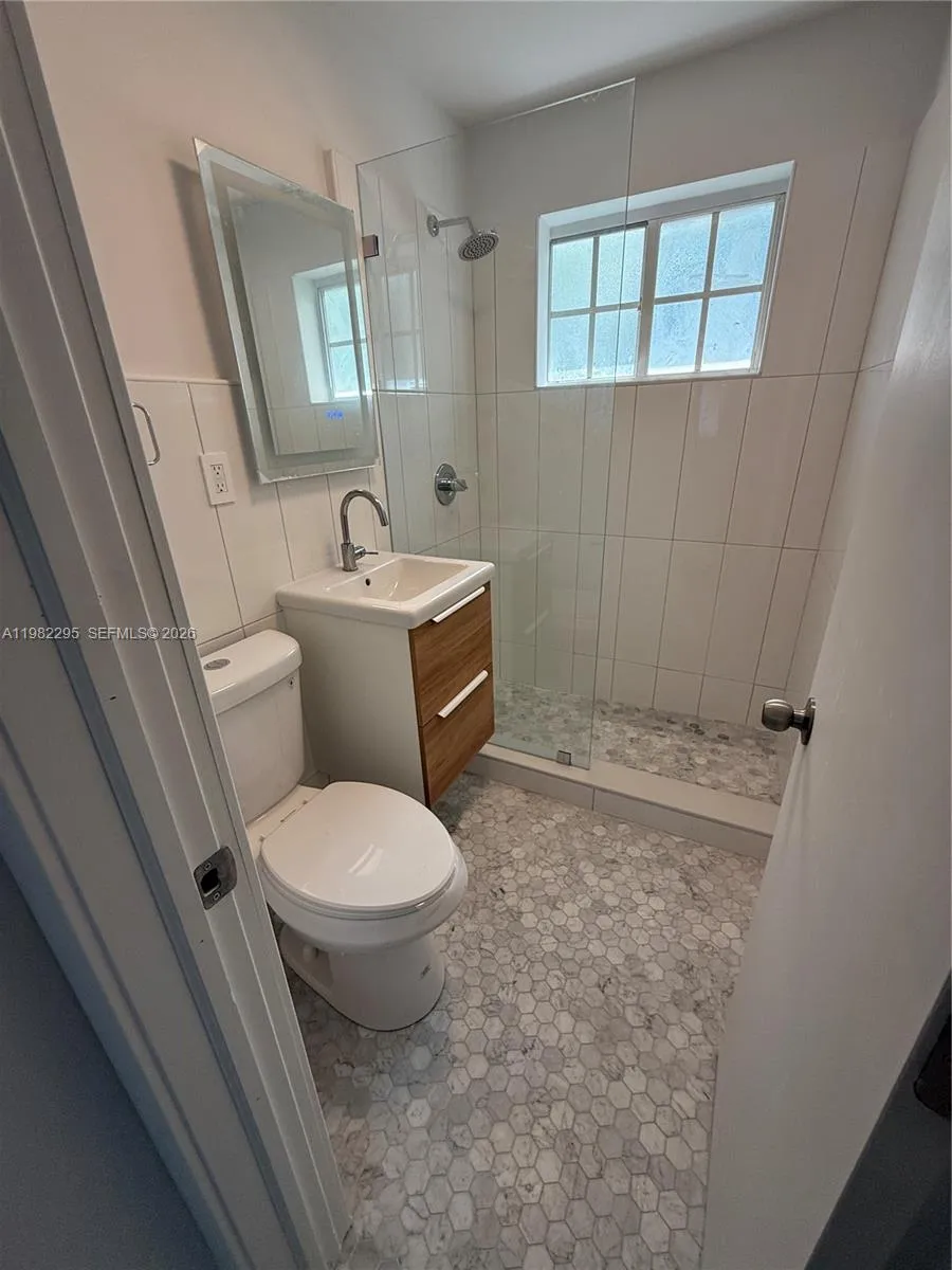 1300 Ne 110th St 8, Miami, Florida 33161, Miami, Florida 33161, 1 Bedroom Bedrooms, ,1 BathroomBathrooms,Residential Lease,For Rent,1300 Ne 110th St 8, Miami, Florida 33161,A11982295