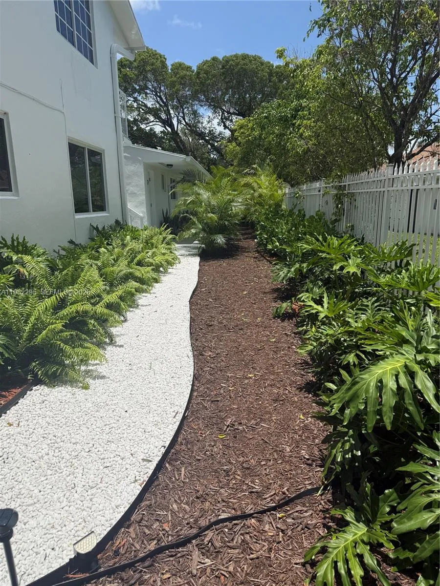 1300 Ne 110th St 8, Miami, Florida 33161, Miami, Florida 33161, 1 Bedroom Bedrooms, ,1 BathroomBathrooms,Residential Lease,For Rent,1300 Ne 110th St 8, Miami, Florida 33161,A11982295