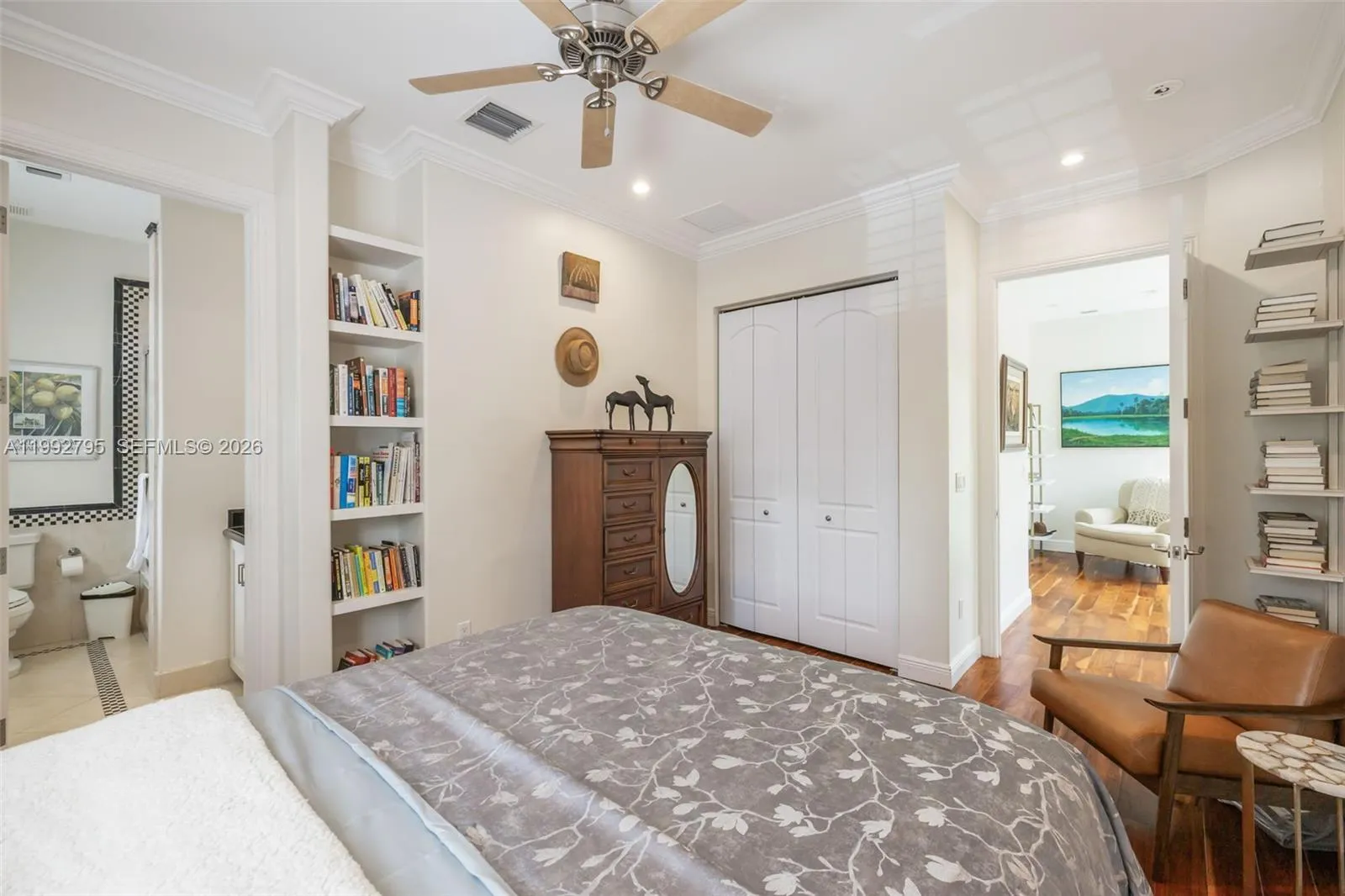Upstairs Bedroom with En-Suite Bath