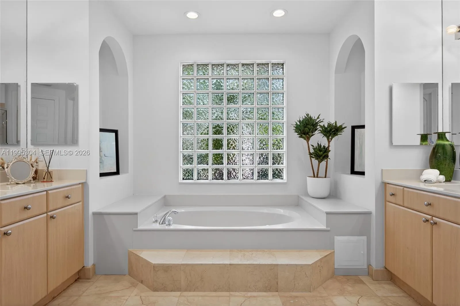 1396 Victoria Isle Dr, Weston, Florida 33327, Weston, Florida 33327, 5 Bedrooms Bedrooms, ,3 BathroomsBathrooms,Residential,For Sale,1396 Victoria Isle Dr, Weston, Florida 33327,A11995304