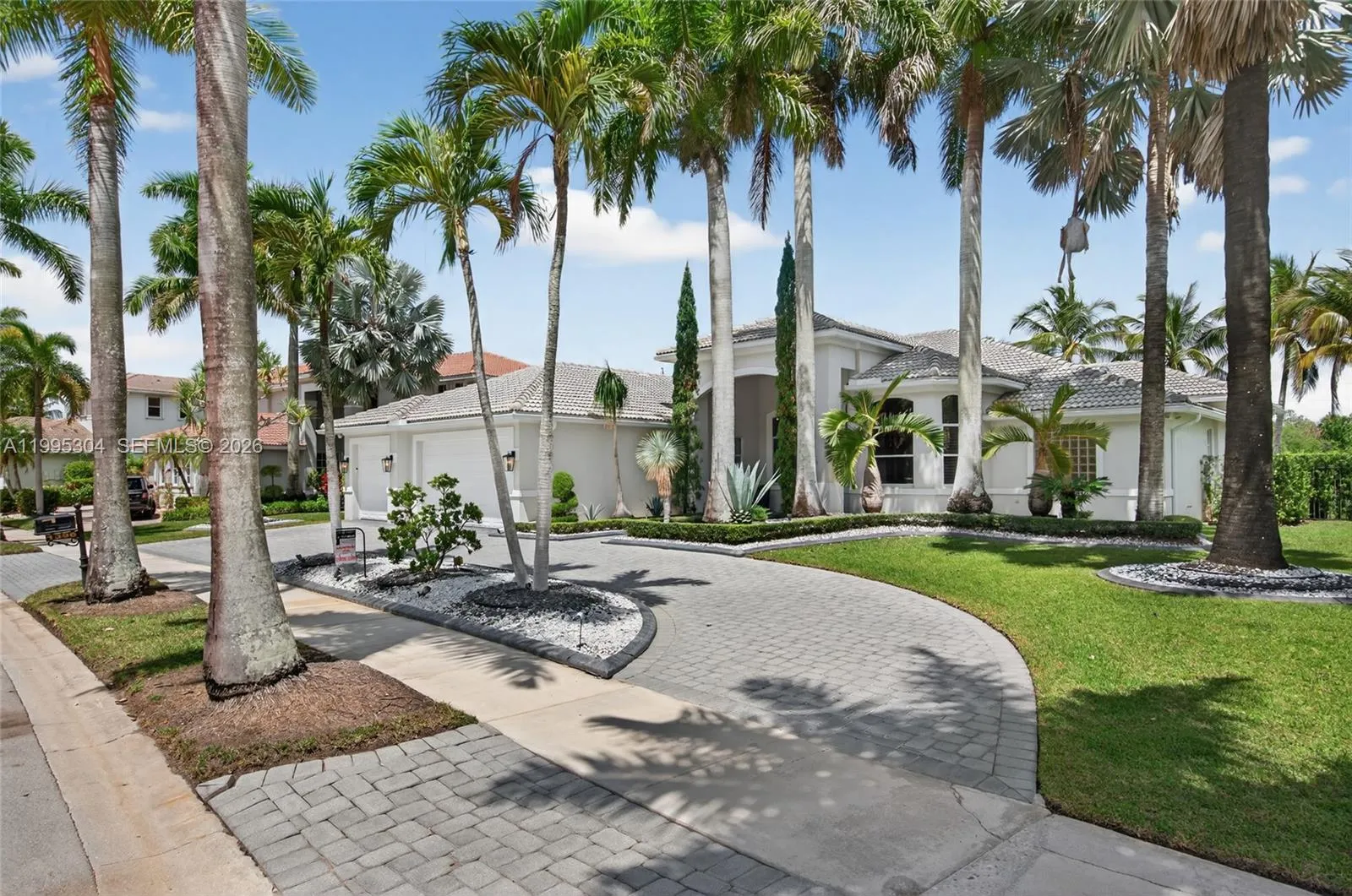 1396 Victoria Isle Dr, Weston, Florida 33327, Weston, Florida 33327, 5 Bedrooms Bedrooms, ,3 BathroomsBathrooms,Residential,For Sale,1396 Victoria Isle Dr, Weston, Florida 33327,A11995304