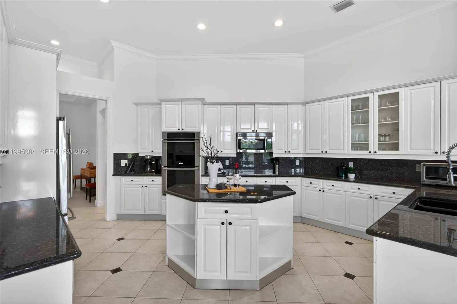 1396 Victoria Isle Dr, Weston, Florida 33327, Weston, Florida 33327, 5 Bedrooms Bedrooms, ,3 BathroomsBathrooms,Residential,For Sale,1396 Victoria Isle Dr, Weston, Florida 33327,A11995304