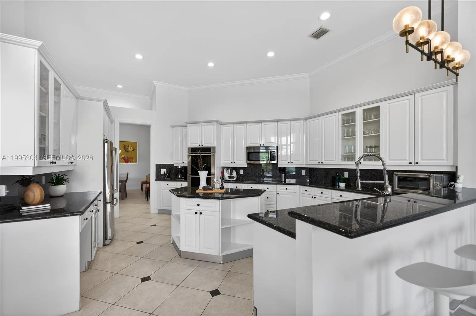 1396 Victoria Isle Dr, Weston, Florida 33327, Weston, Florida 33327, 5 Bedrooms Bedrooms, ,3 BathroomsBathrooms,Residential,For Sale,1396 Victoria Isle Dr, Weston, Florida 33327,A11995304