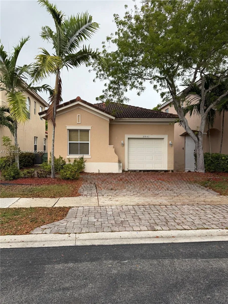 3951 Ne 11th Dr, Homestead, Florida 33033, Homestead, Florida 33033, 3 Bedrooms Bedrooms, ,2 BathroomsBathrooms,Residential,For Sale,3951 Ne 11th Dr, Homestead, Florida 33033,A11993282