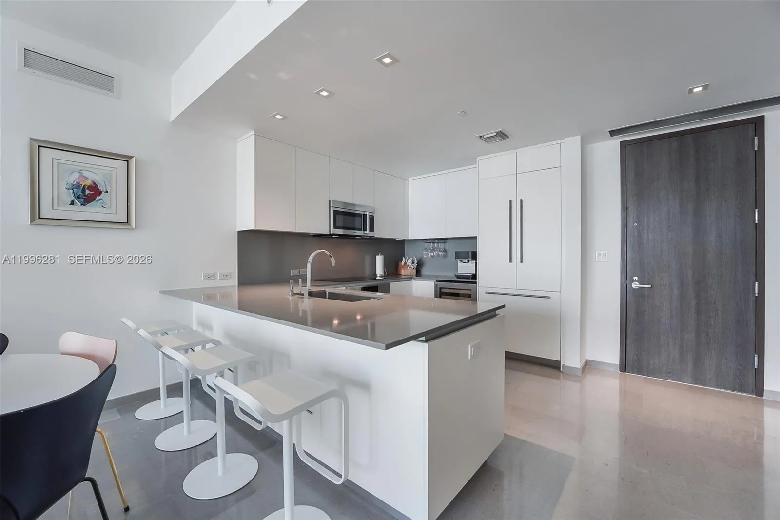 68 Se 6th St 2104, Miami, Florida 33131, Miami, Florida 33131, 3 Bedrooms Bedrooms, ,3 BathroomsBathrooms,Residential Lease,For Rent,68 Se 6th St 2104, Miami, Florida 33131,A11996281