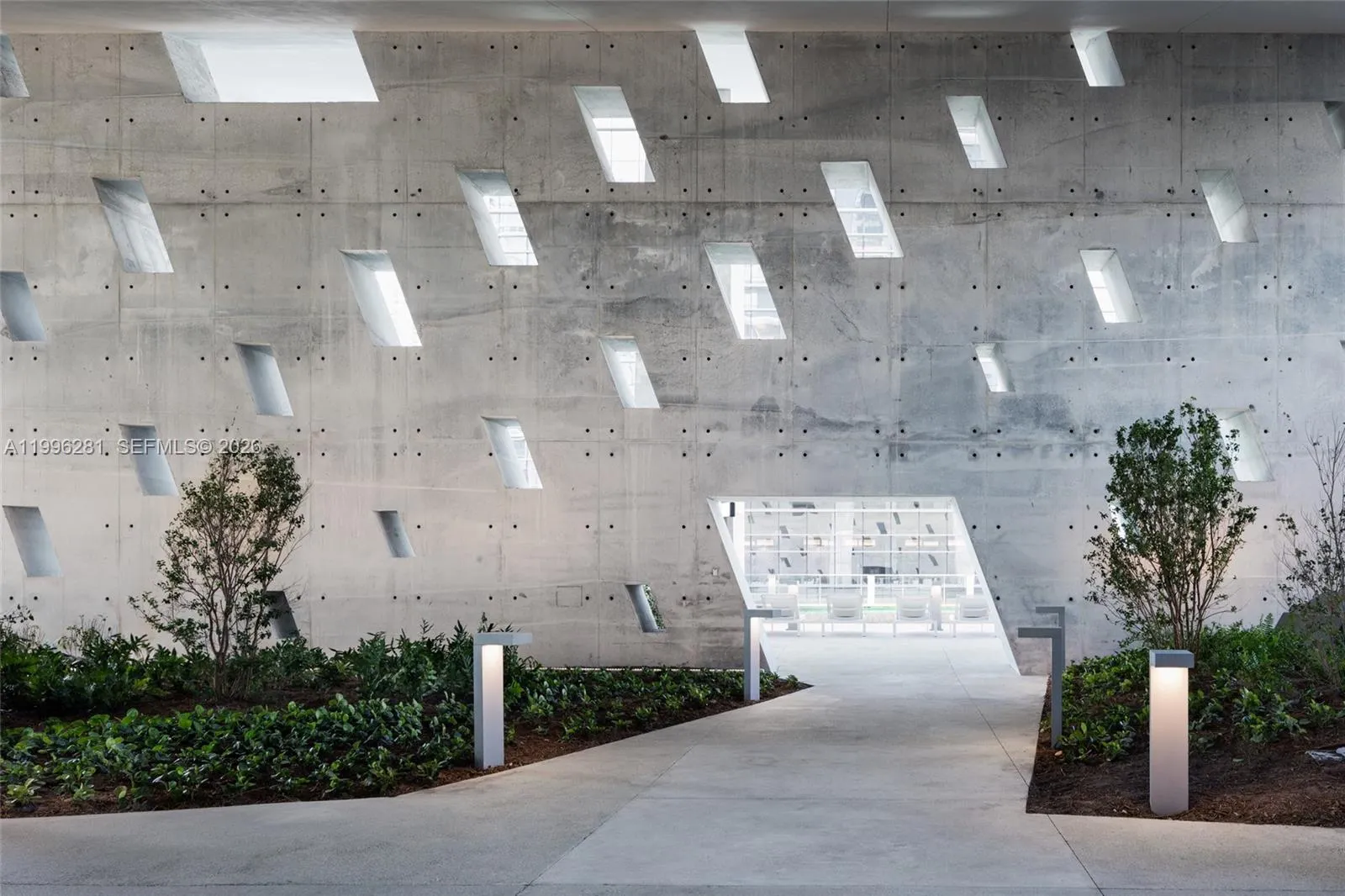 68 Se 6th St 2104, Miami, Florida 33131, Miami, Florida 33131, 3 Bedrooms Bedrooms, ,3 BathroomsBathrooms,Residential Lease,For Rent,68 Se 6th St 2104, Miami, Florida 33131,A11996281