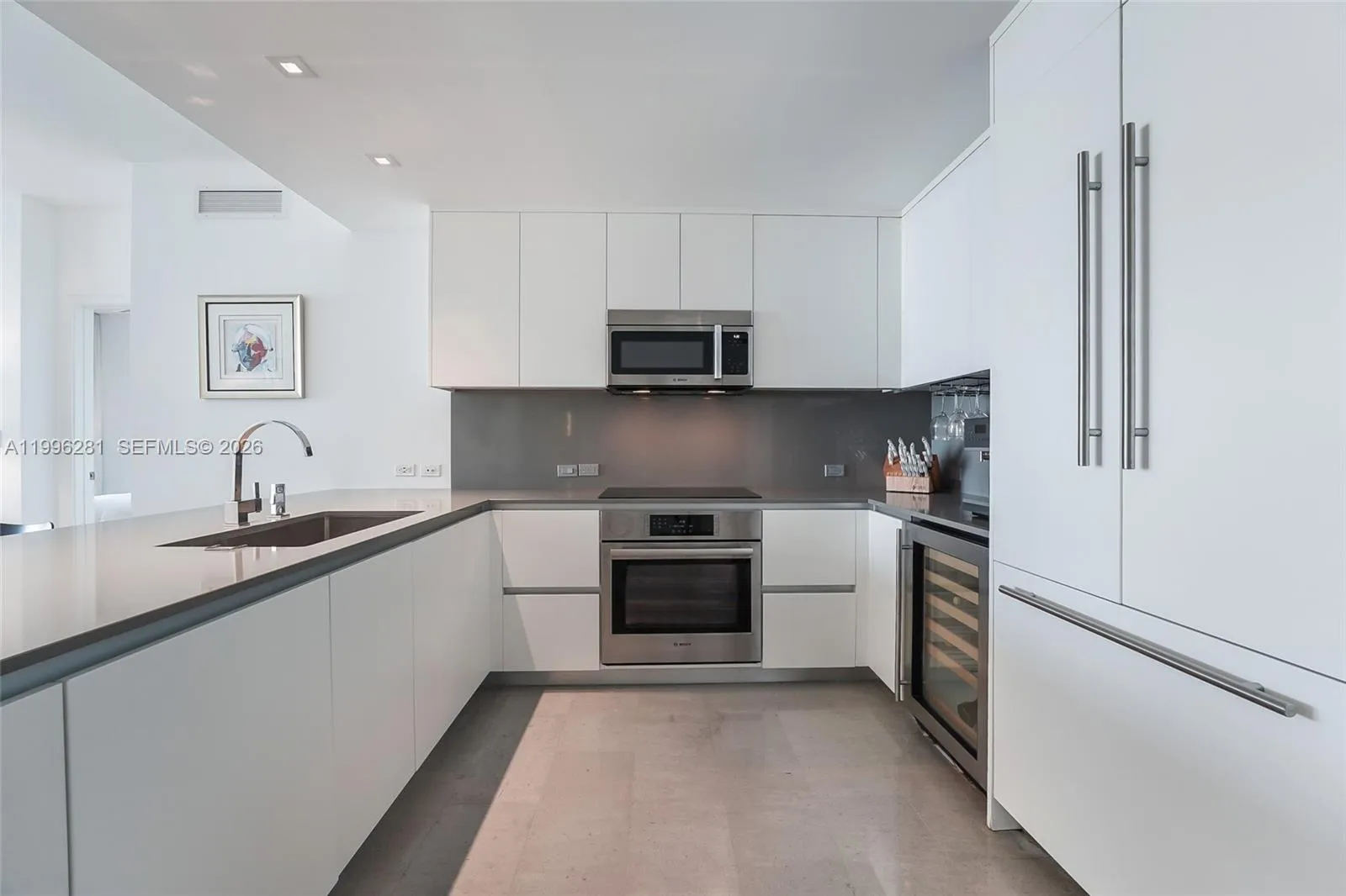 68 Se 6th St 2104, Miami, Florida 33131, Miami, Florida 33131, 3 Bedrooms Bedrooms, ,3 BathroomsBathrooms,Residential Lease,For Rent,68 Se 6th St 2104, Miami, Florida 33131,A11996281