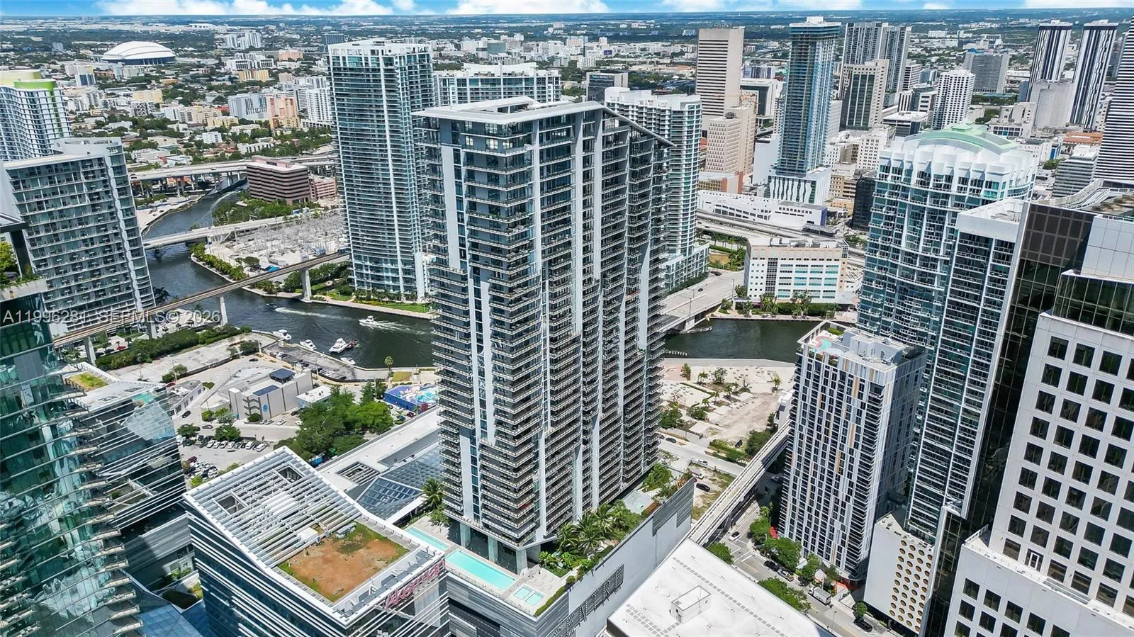 68 Se 6th St 2104, Miami, Florida 33131, Miami, Florida 33131, 3 Bedrooms Bedrooms, ,3 BathroomsBathrooms,Residential Lease,For Rent,68 Se 6th St 2104, Miami, Florida 33131,A11996281