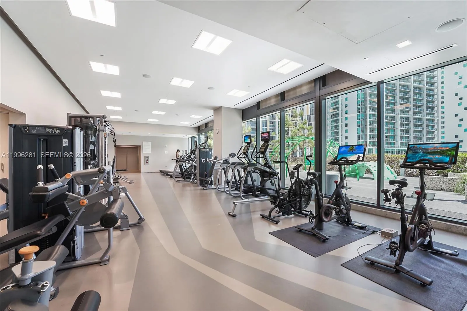 68 Se 6th St 2104, Miami, Florida 33131, Miami, Florida 33131, 3 Bedrooms Bedrooms, ,3 BathroomsBathrooms,Residential Lease,For Rent,68 Se 6th St 2104, Miami, Florida 33131,A11996281