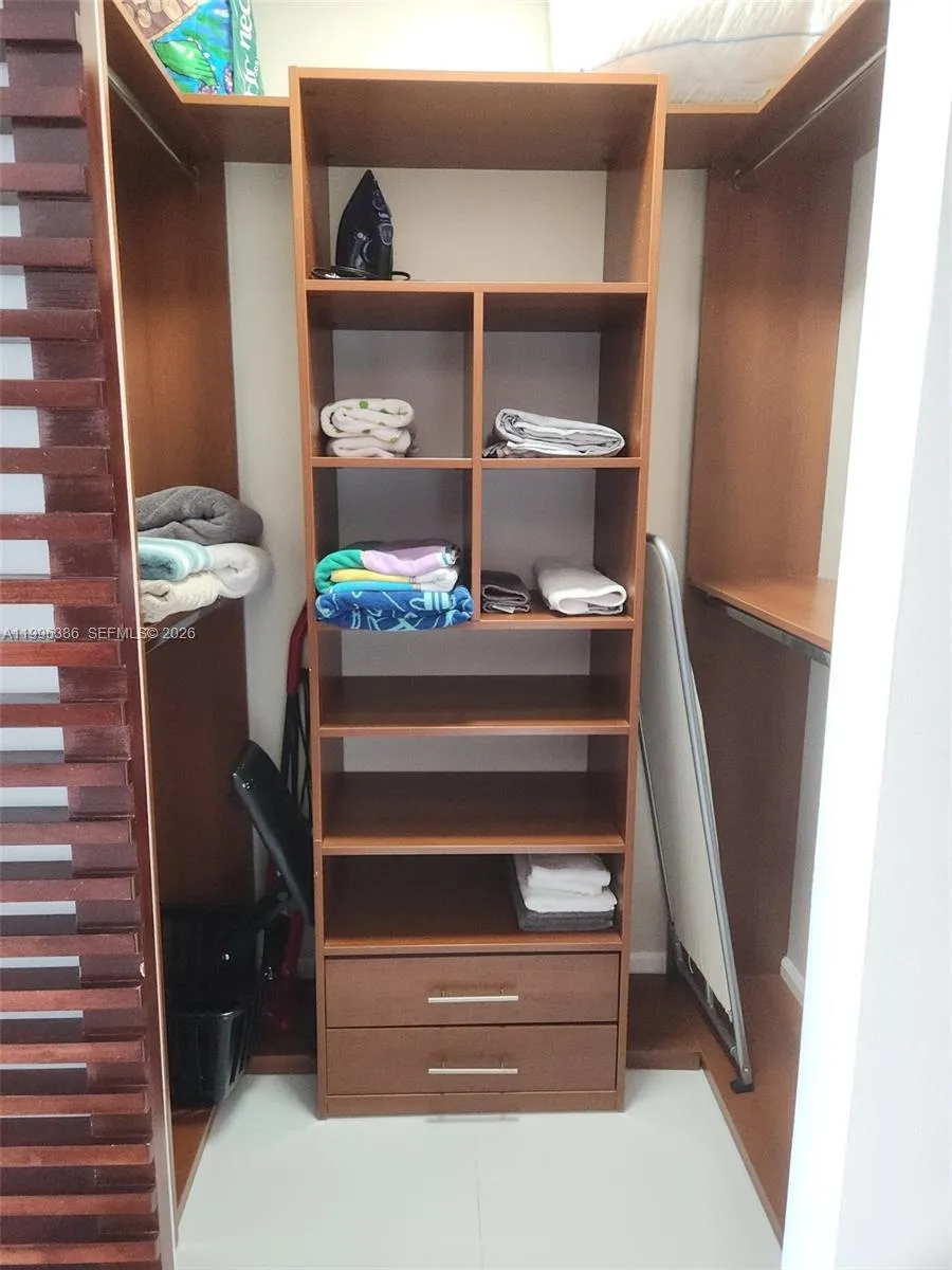 325 S Biscayne Blvd 2220, Miami, Florida 33131, Miami, Florida 33131, 1 Bedroom Bedrooms, ,1 BathroomBathrooms,Residential Lease,For Rent,325 S Biscayne Blvd 2220, Miami, Florida 33131,A11996386