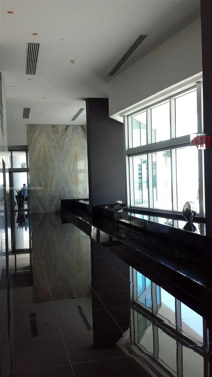 325 S Biscayne Blvd 2220, Miami, Florida 33131, Miami, Florida 33131, 1 Bedroom Bedrooms, ,1 BathroomBathrooms,Residential Lease,For Rent,325 S Biscayne Blvd 2220, Miami, Florida 33131,A11996386