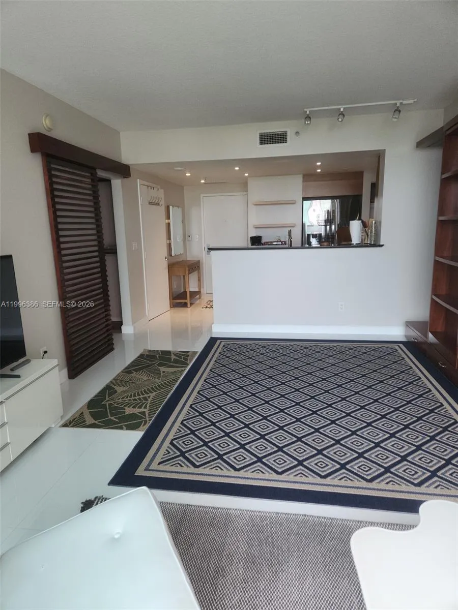 325 S Biscayne Blvd 2220, Miami, Florida 33131, Miami, Florida 33131, 1 Bedroom Bedrooms, ,1 BathroomBathrooms,Residential Lease,For Rent,325 S Biscayne Blvd 2220, Miami, Florida 33131,A11996386