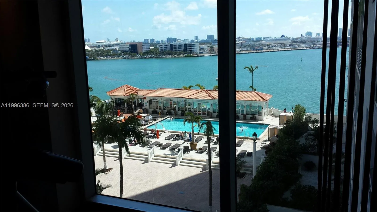 325 S Biscayne Blvd 2220, Miami, Florida 33131, Miami, Florida 33131, 1 Bedroom Bedrooms, ,1 BathroomBathrooms,Residential Lease,For Rent,325 S Biscayne Blvd 2220, Miami, Florida 33131,A11996386
