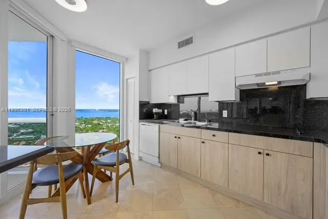 4779 Collins Ave 3206, Miami Beach, Florida 33140, Miami Beach, Florida 33140, 1 Bedroom Bedrooms, ,2 BathroomsBathrooms,Residential Lease,For Rent,4779 Collins Ave 3206, Miami Beach, Florida 33140,A11995201
