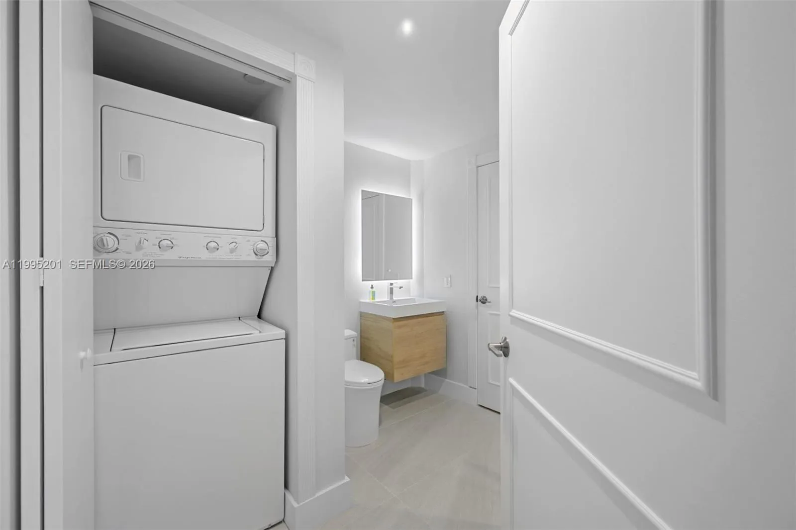 4779 Collins Ave 3206, Miami Beach, Florida 33140, Miami Beach, Florida 33140, 1 Bedroom Bedrooms, ,2 BathroomsBathrooms,Residential Lease,For Rent,4779 Collins Ave 3206, Miami Beach, Florida 33140,A11995201