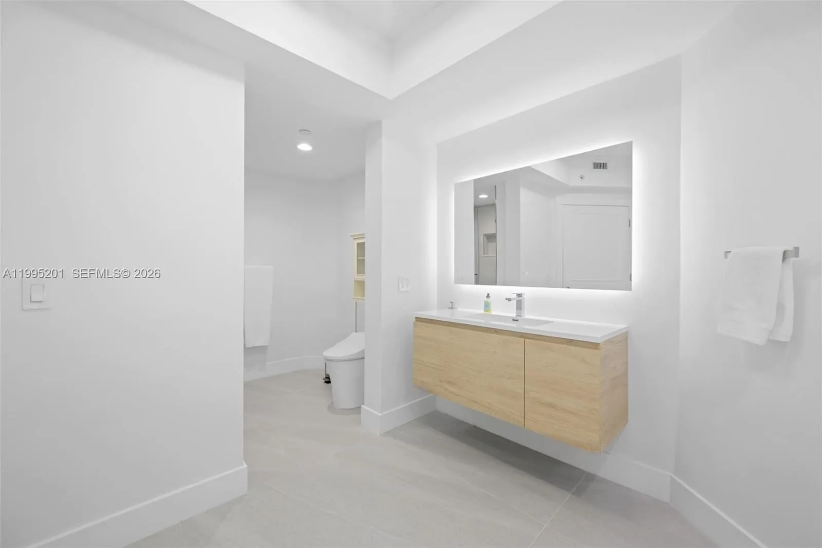 4779 Collins Ave 3206, Miami Beach, Florida 33140, Miami Beach, Florida 33140, 1 Bedroom Bedrooms, ,2 BathroomsBathrooms,Residential Lease,For Rent,4779 Collins Ave 3206, Miami Beach, Florida 33140,A11995201