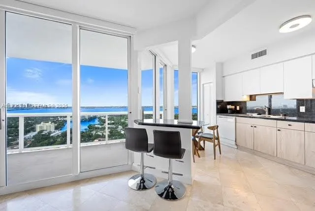 4779 Collins Ave 3206, Miami Beach, Florida 33140, Miami Beach, Florida 33140, 1 Bedroom Bedrooms, ,2 BathroomsBathrooms,Residential Lease,For Rent,4779 Collins Ave 3206, Miami Beach, Florida 33140,A11995201
