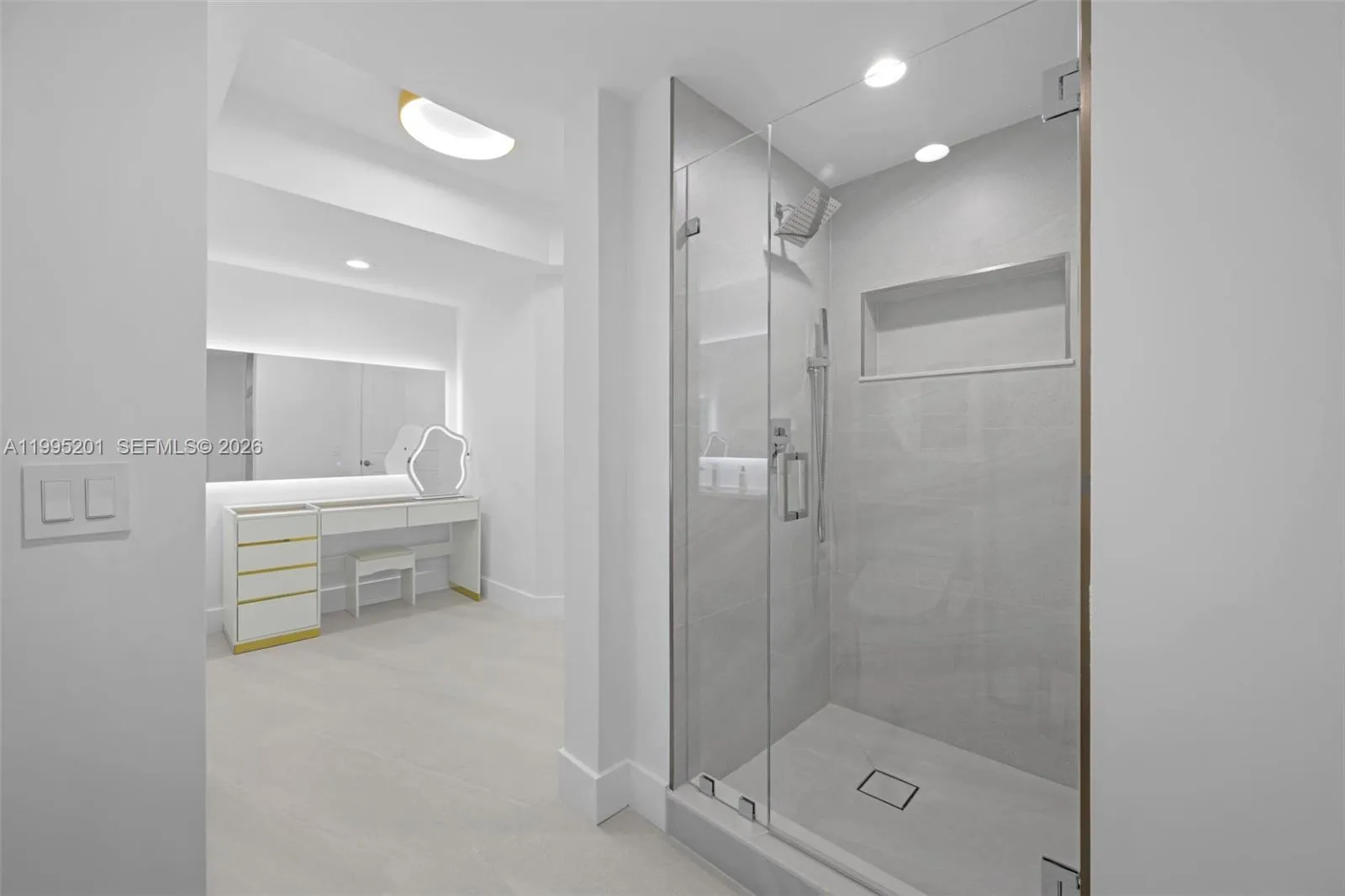 4779 Collins Ave 3206, Miami Beach, Florida 33140, Miami Beach, Florida 33140, 1 Bedroom Bedrooms, ,2 BathroomsBathrooms,Residential Lease,For Rent,4779 Collins Ave 3206, Miami Beach, Florida 33140,A11995201