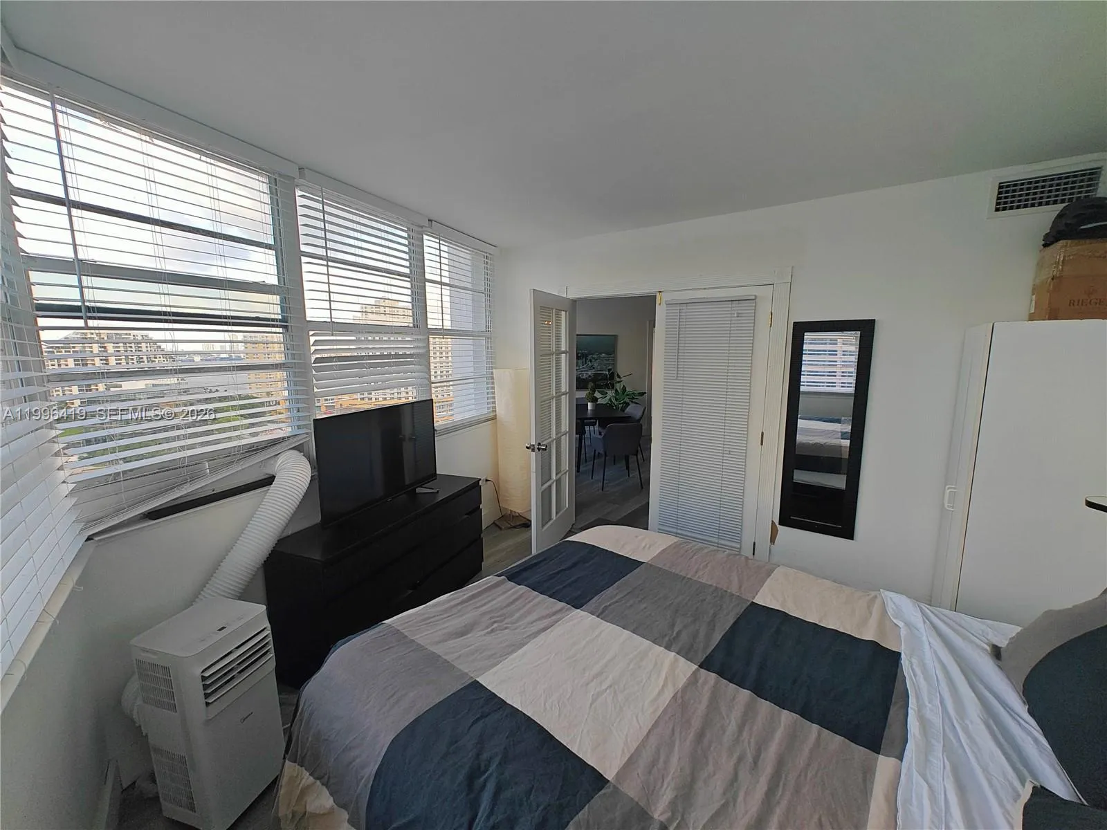 801 Brickell Bay Dr 1961, Miami, Florida 33131, Miami, Florida 33131, 2 Bedrooms Bedrooms, ,2 BathroomsBathrooms,Residential,For Sale,801 Brickell Bay Dr 1961, Miami, Florida 33131,A11996419