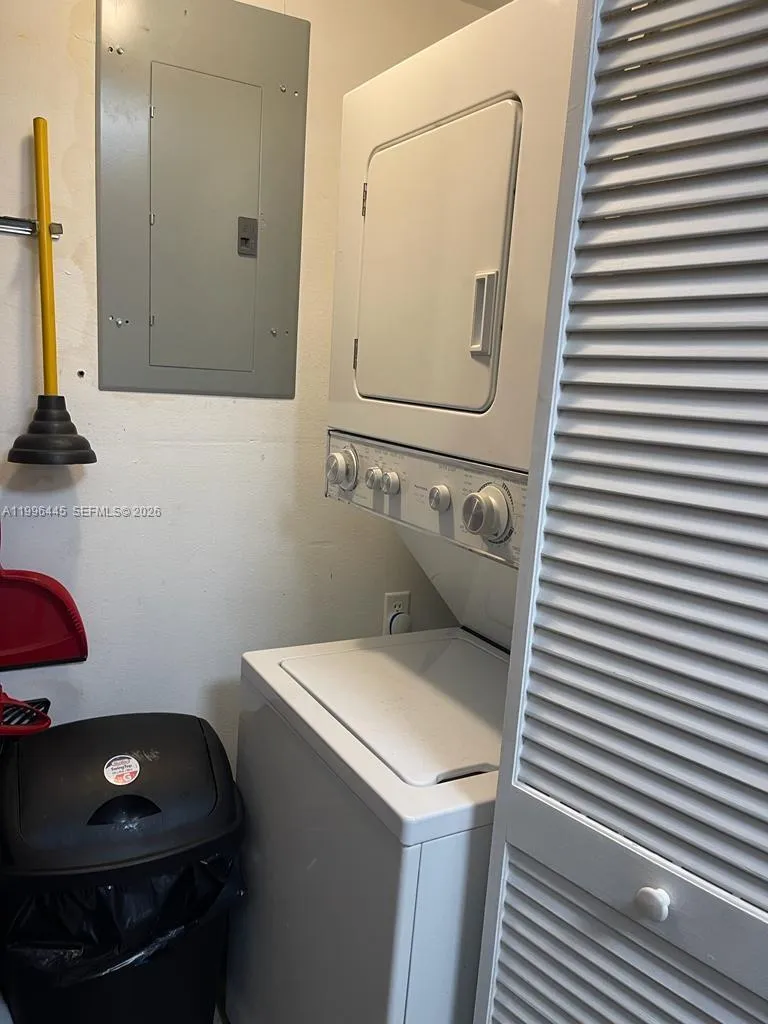 100 Lakeview Dr 207, Weston, Florida 33326, Weston, Florida 33326, 2 Bedrooms Bedrooms, ,2 BathroomsBathrooms,Residential Lease,For Rent,100 Lakeview Dr 207, Weston, Florida 33326,A11996445