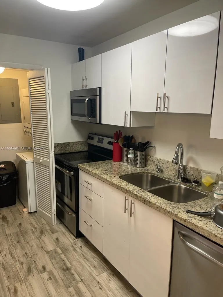 100 Lakeview Dr 207, Weston, Florida 33326, Weston, Florida 33326, 2 Bedrooms Bedrooms, ,2 BathroomsBathrooms,Residential Lease,For Rent,100 Lakeview Dr 207, Weston, Florida 33326,A11996445