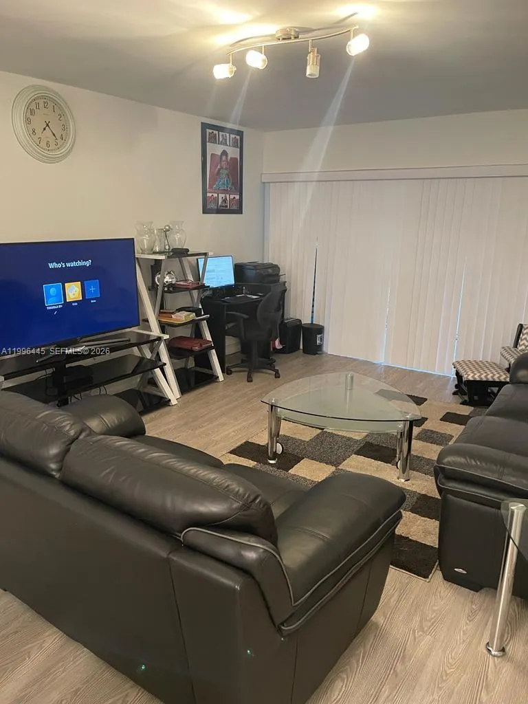 100 Lakeview Dr 207, Weston, Florida 33326, Weston, Florida 33326, 2 Bedrooms Bedrooms, ,2 BathroomsBathrooms,Residential Lease,For Rent,100 Lakeview Dr 207, Weston, Florida 33326,A11996445