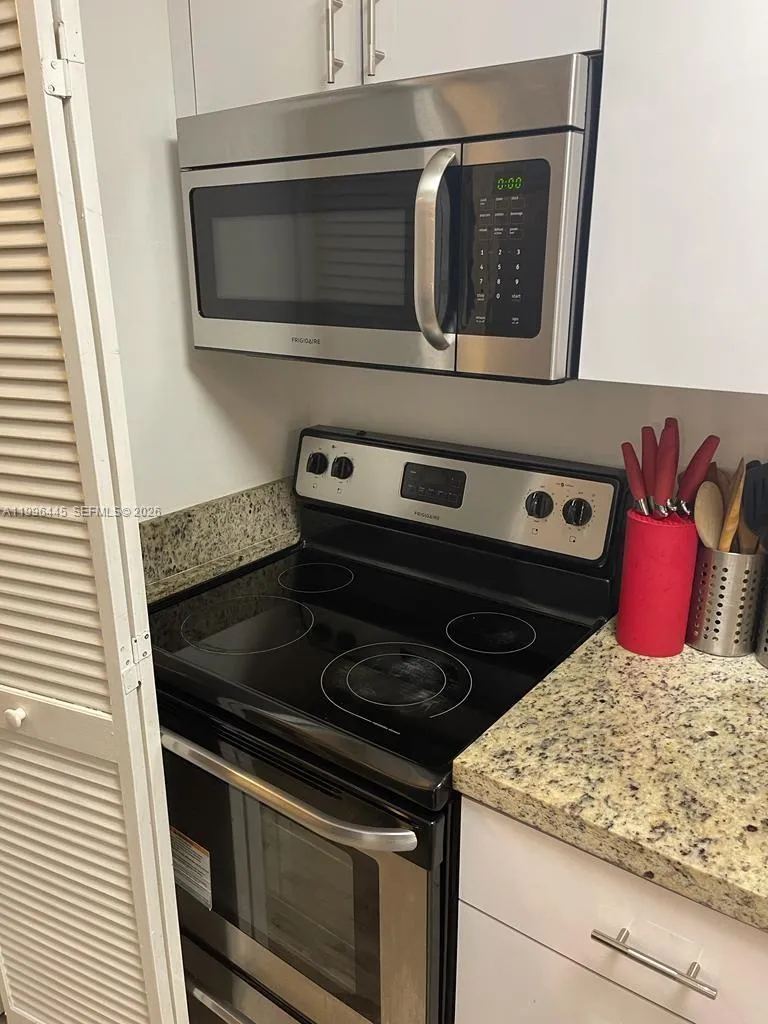 100 Lakeview Dr 207, Weston, Florida 33326, Weston, Florida 33326, 2 Bedrooms Bedrooms, ,2 BathroomsBathrooms,Residential Lease,For Rent,100 Lakeview Dr 207, Weston, Florida 33326,A11996445