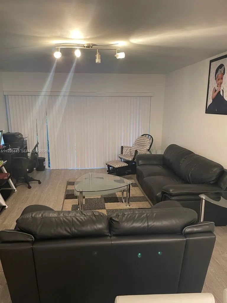 100 Lakeview Dr 207, Weston, Florida 33326, Weston, Florida 33326, 2 Bedrooms Bedrooms, ,2 BathroomsBathrooms,Residential Lease,For Rent,100 Lakeview Dr 207, Weston, Florida 33326,A11996445
