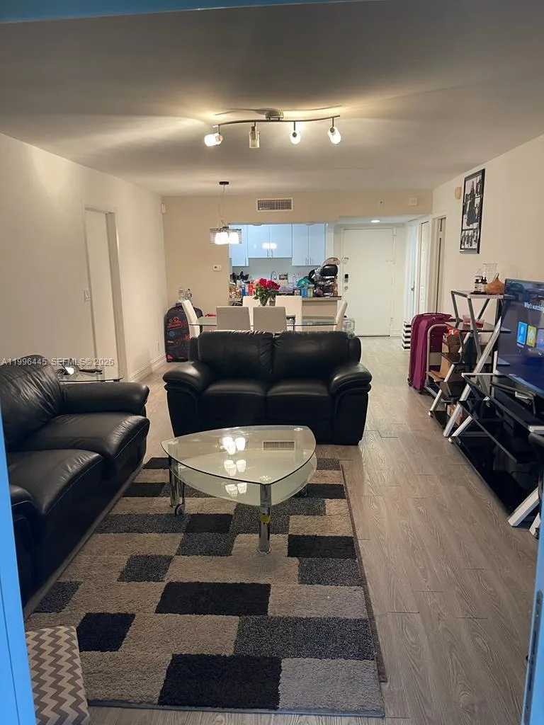 100 Lakeview Dr 207, Weston, Florida 33326, Weston, Florida 33326, 2 Bedrooms Bedrooms, ,2 BathroomsBathrooms,Residential Lease,For Rent,100 Lakeview Dr 207, Weston, Florida 33326,A11996445