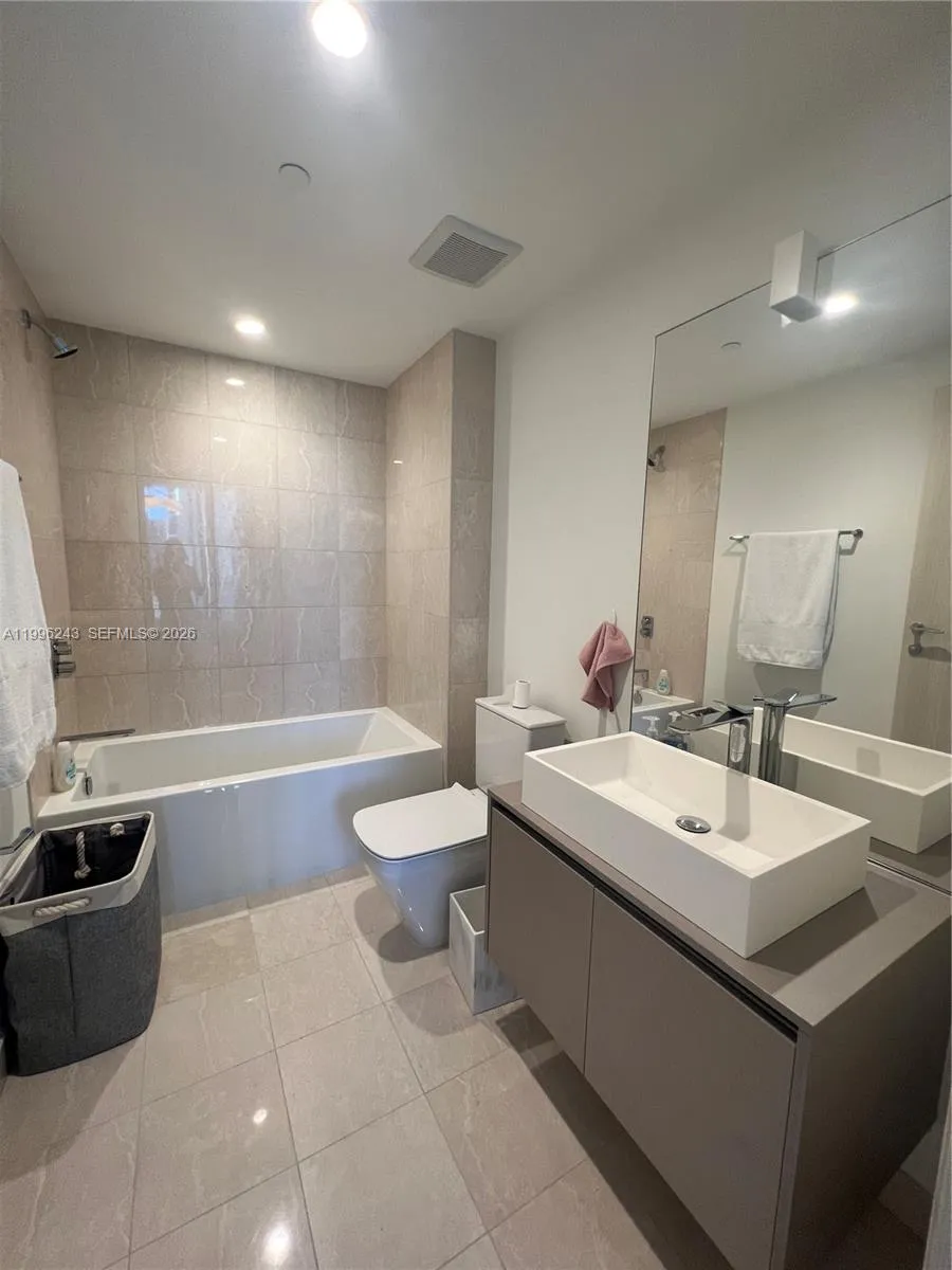 1000 Brickell Plaza 2701, Miami, Florida 33131, Miami, Florida 33131, 2 Bedrooms Bedrooms, ,2 BathroomsBathrooms,Residential Lease,For Rent,1000 Brickell Plaza 2701, Miami, Florida 33131,A11996243