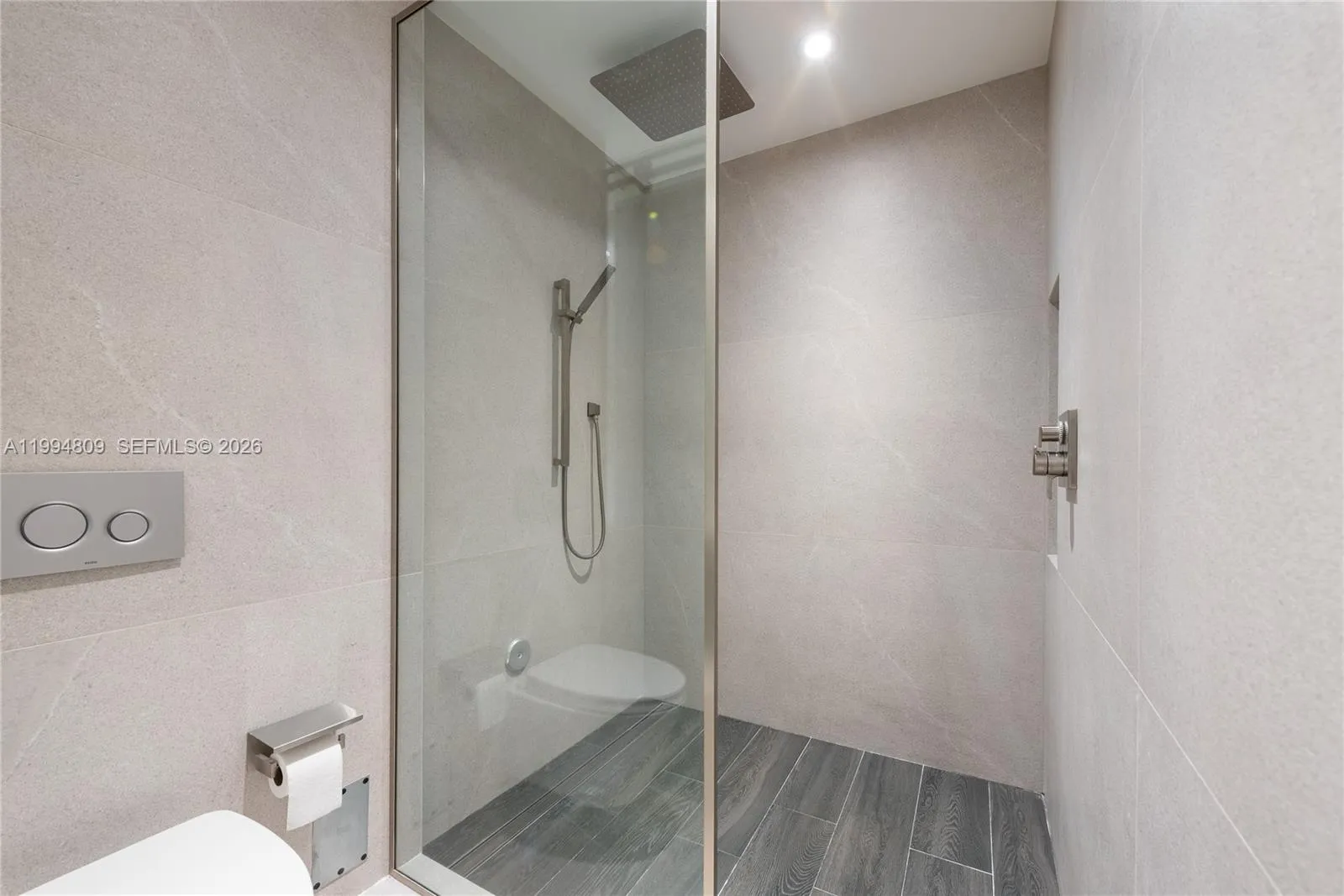 255 Galen Dr 2i, Key Biscayne, Florida 33149, Key Biscayne, Florida 33149, 2 Bedrooms Bedrooms, ,2 BathroomsBathrooms,Residential Lease,For Rent,255 Galen Dr 2i, Key Biscayne, Florida 33149,A11994809