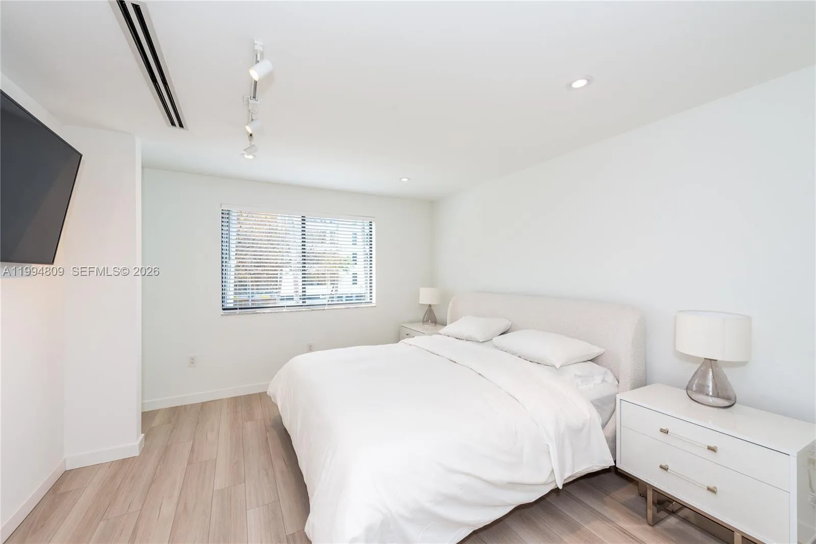 255 Galen Dr 2i, Key Biscayne, Florida 33149, Key Biscayne, Florida 33149, 2 Bedrooms Bedrooms, ,2 BathroomsBathrooms,Residential Lease,For Rent,255 Galen Dr 2i, Key Biscayne, Florida 33149,A11994809