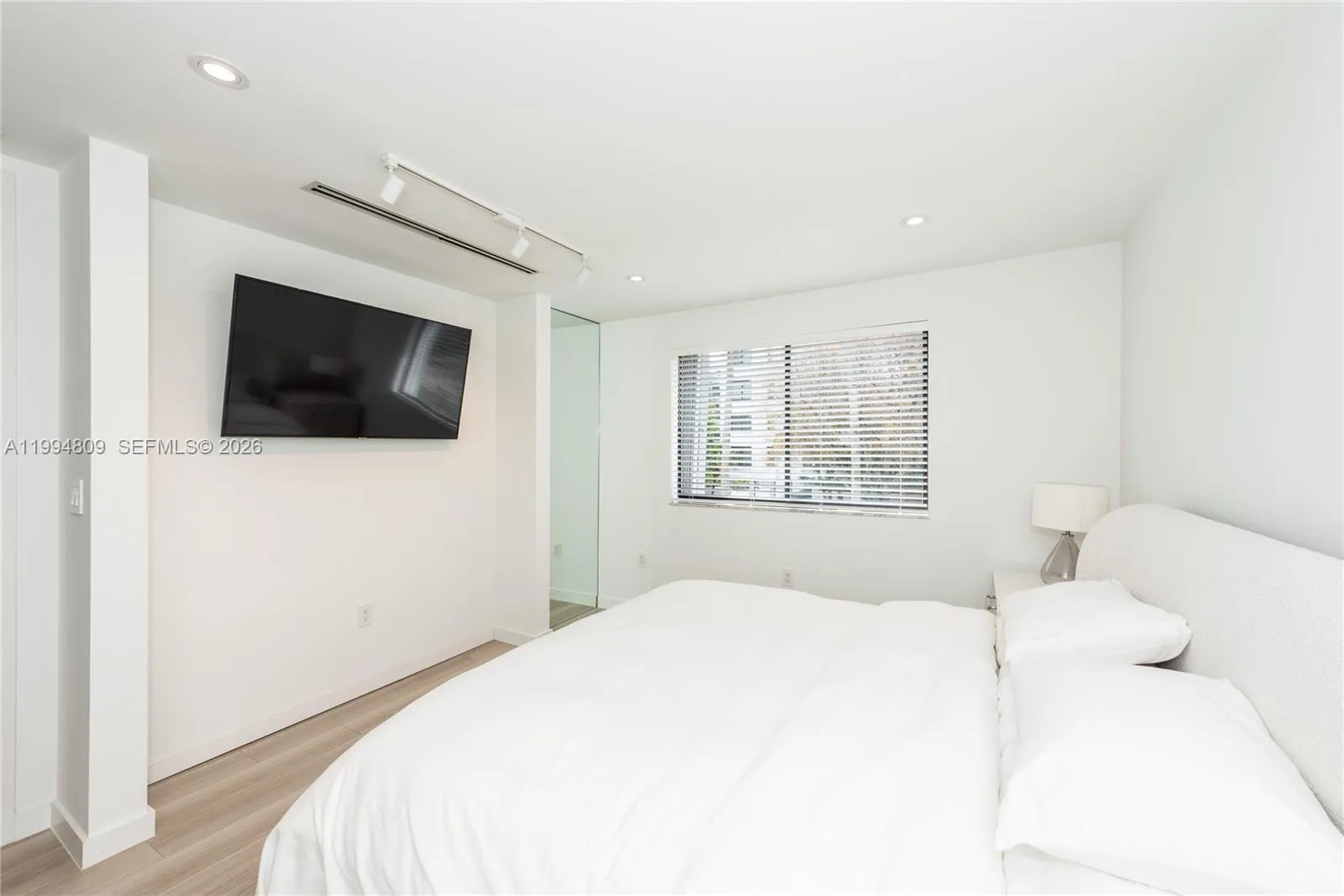 255 Galen Dr 2i, Key Biscayne, Florida 33149, Key Biscayne, Florida 33149, 2 Bedrooms Bedrooms, ,2 BathroomsBathrooms,Residential Lease,For Rent,255 Galen Dr 2i, Key Biscayne, Florida 33149,A11994809